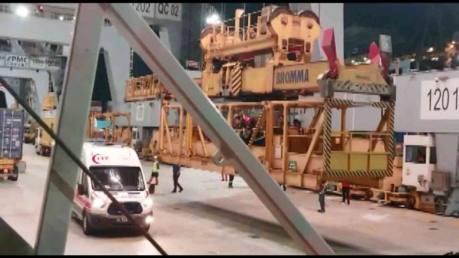 Çalıştığı Gemide 5 Metre Yükseklikten Düşen İşçiye Kurtarma Operasyonu Böyle Yapıldı