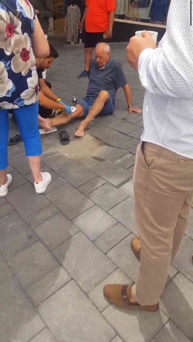 Kuşadası’nda Yolda Düşen Turiste Motorize Ambulans Müdahale Etti