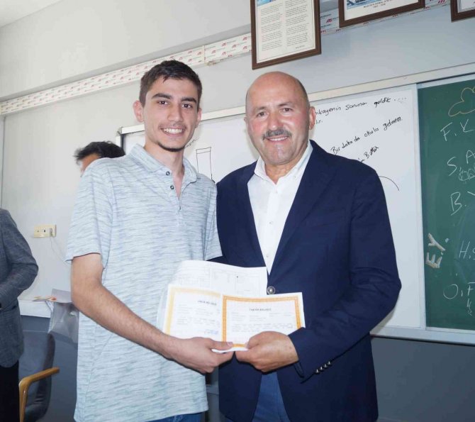 Kuyucak’ta Öğrenciler Karne Sevinci Yaşadı