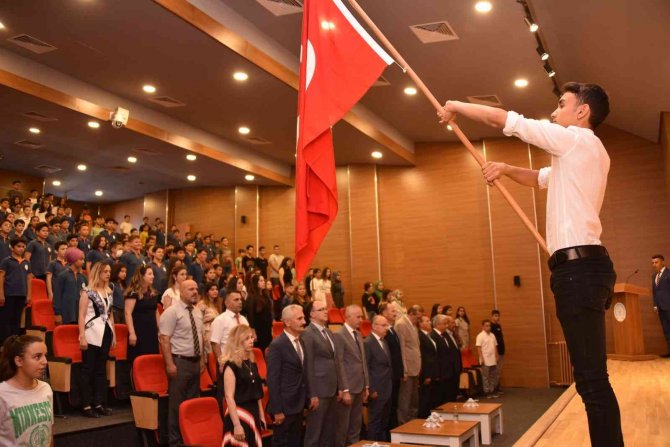 Vali Karadeniz, Öğrencilerin Karne Heyecanına Ortak Oldu