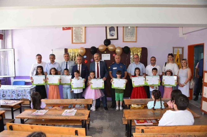 Salihli’de 30 Bin Öğrenci Yaz Tatiline Çıktı