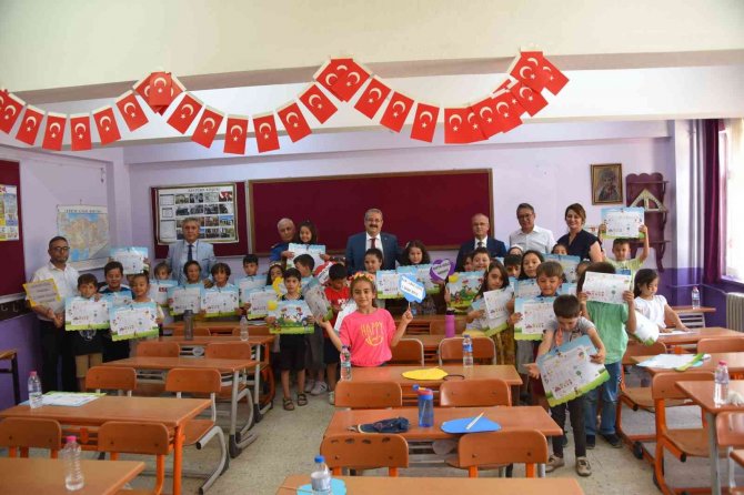 Salihli’de 30 Bin Öğrenci Yaz Tatiline Çıktı