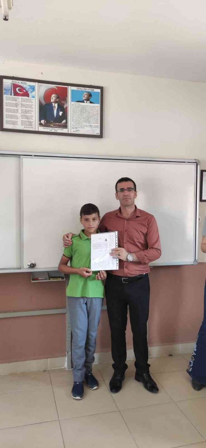 Sarıgöl’de 5 Bin 250 Öğrenci Karne Aldı