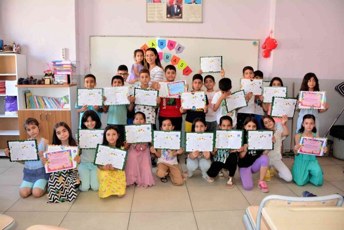 Derik’te Öğrencilerin Karne Heyecanı