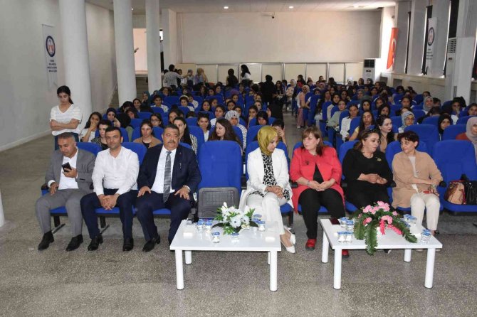 Mesleki Ve Teknik Eğitim Genel Müdürü Nazan Şener, Siverek’te Karne Dağıttı