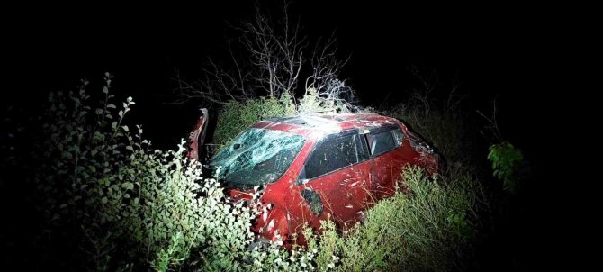 Milas’ta Kontrolden Çıkan Araç Uçuruma Yuvarlandı: 2 Yaralı