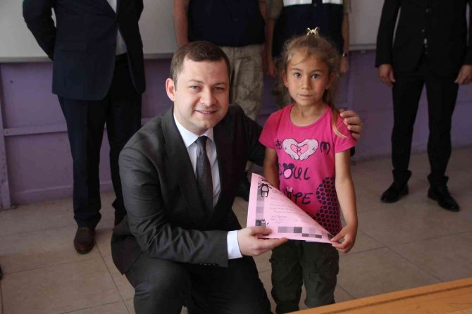 Malazgirt’te Öğrencilerin Karne Sevinci