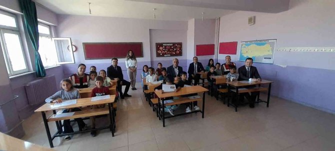 Malazgirt’te Öğrencilerin Karne Sevinci