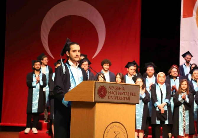 Nevü Turizm Fakültesi’nde Mezuniyet Sevinci