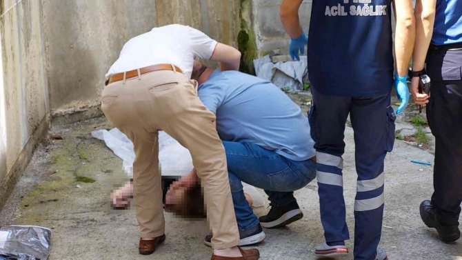 Karne Günü Evinin Penceresinden Düşen Lise Öğrencisi Hayatını Kaybetti