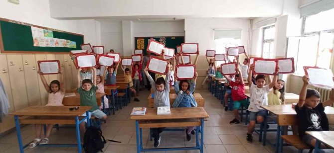 Düzce’de 73 Bin Öğrenci Karne Heyecanı Yaşadı