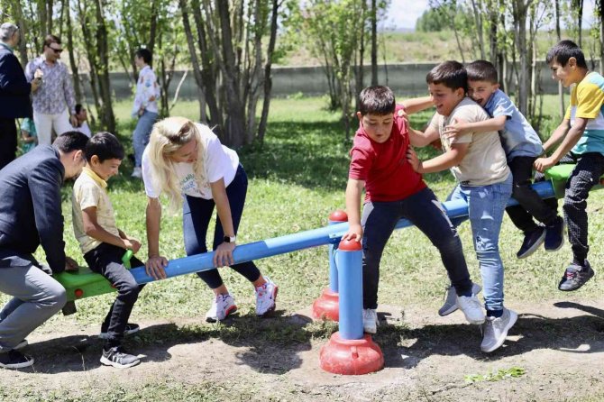İ̇stanbul’da Biriktirilen Plastikler Ağrı’da Oyun Parkına Dönüştü
