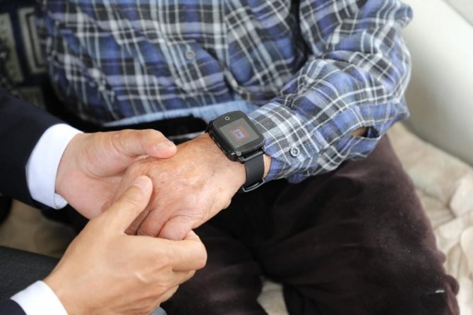 Alzeheimer Hastasına Akıllı Saat