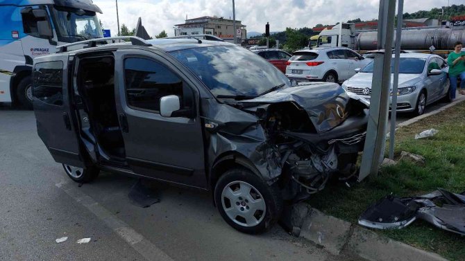 Düğüne Giderken Kaza Geçirdiler: 4 Yaralı