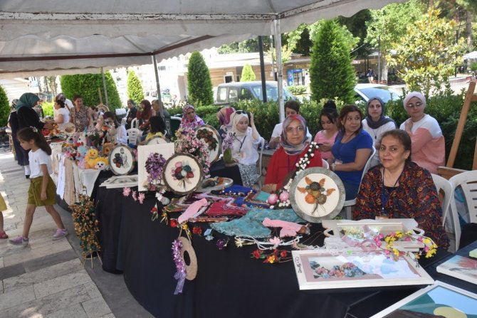 Osmaniye’de Kadınların El Emeği Göz Nuru Ürünleri Sergilendi