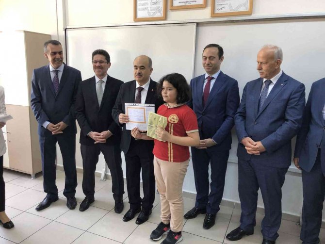 Samsun Valisi Dağlı, Öğrencilere Karne Dağıttı