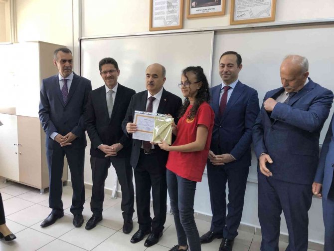 Samsun Valisi Dağlı, Öğrencilere Karne Dağıttı