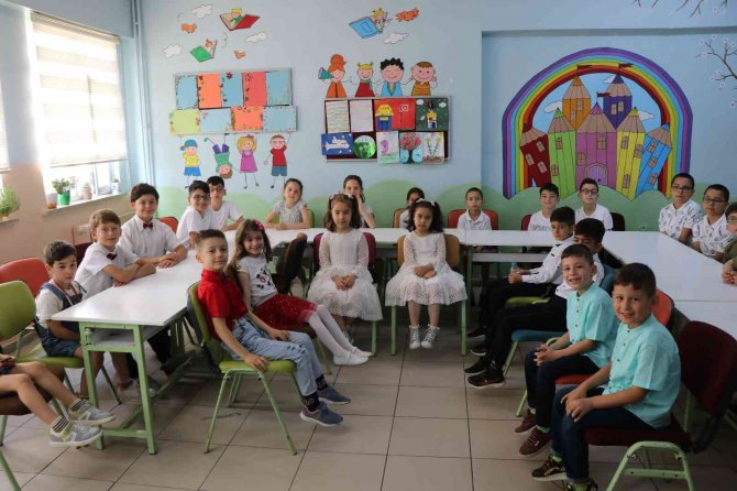 Aynı Okulda 17 İkiz Karne Aldı