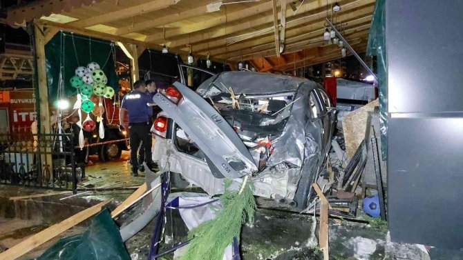 Samsun’da 25 Metre Takla Atan Otomobil Şarküteri Dükkanına Çarptı: 2 Ölü