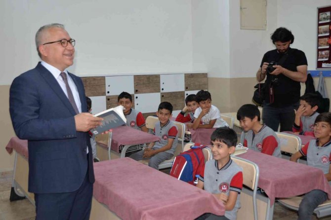 Karnelerini Vali Amcalarının Elinden Aldılar