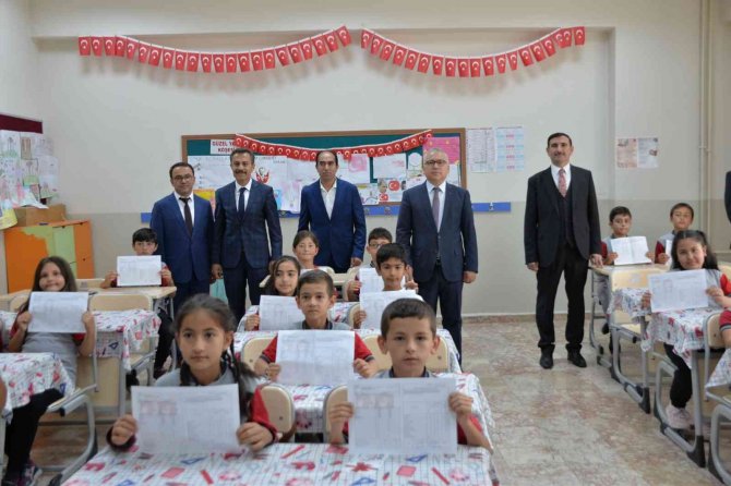 Karnelerini Vali Amcalarının Elinden Aldılar