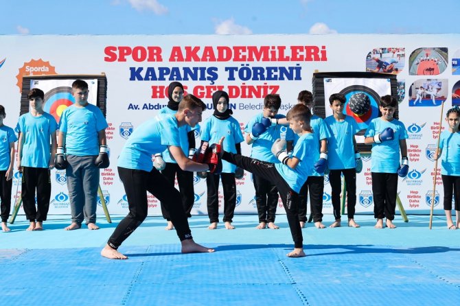 Sultangazi Belediyesi Spor Akademilerinin 2021-2022 Dönemi Coşkulu Törenle Son Buldu
