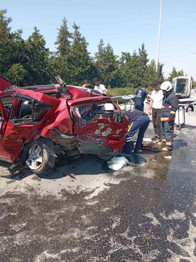 Otoyolda Otomobiller Çarpıştı: 5 Yaralı