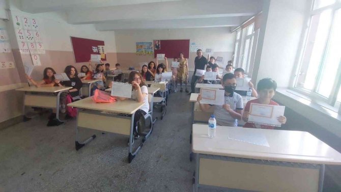 Tekirdağ’da 200 Bini Aşkın Öğrenci Karne Heyecanı Yaşadı