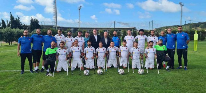 Tff Başkanı Mehmet Büyükekşi, Ampute Milli Takımı İle Bir Araya Geldi
