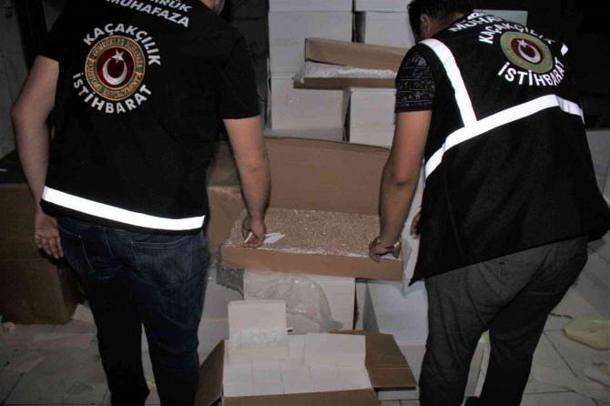 Gümrük Muhafaza Ekiplerinden İ̇zmir’de Kaçak Sigara Üreticilerine Büyük Darbe