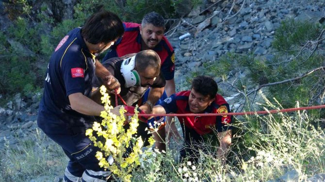 Kayalıklardan Düşen Kişiyi Afad Ekipleri Kurtardı