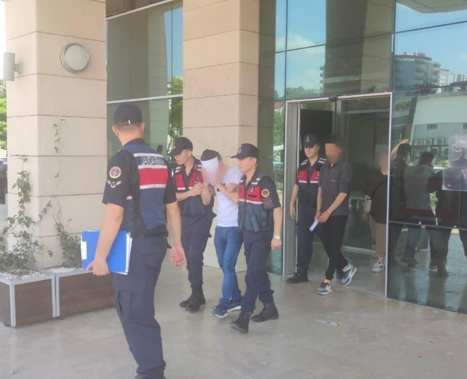 Trabzon’da Oto Hırsızları Jandarma Dedektiflerinden Kaçamadı