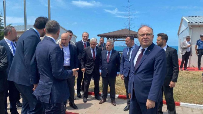 Bakan Karaismailoğlu Teoman Duralı Tünelleri’nde Direksiyona Geçti