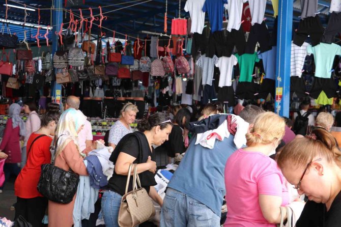 Ulus Pazarı Bulgar Turistlerin Akınına Uğradı