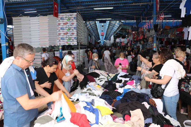 Ulus Pazarı Bulgar Turistlerin Akınına Uğradı