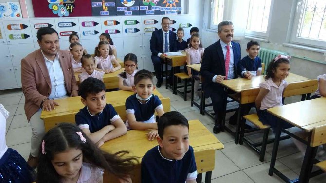 Uşak’ta 60 Bin 805 Öğrenci Karne Heyecanı Yaşadı