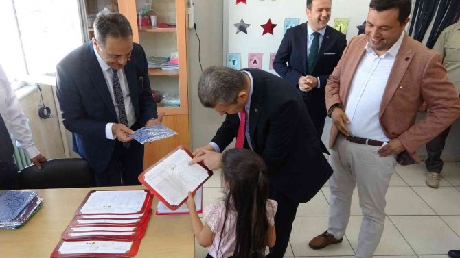 Uşak’ta 60 Bin 805 Öğrenci Karne Heyecanı Yaşadı