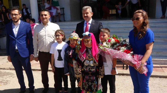 Uşak’ta 60 Bin 805 Öğrenci Karne Heyecanı Yaşadı