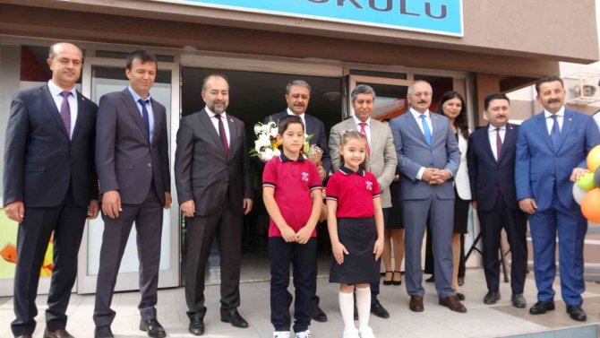 Vali Şıldak, Karne Dağıttı