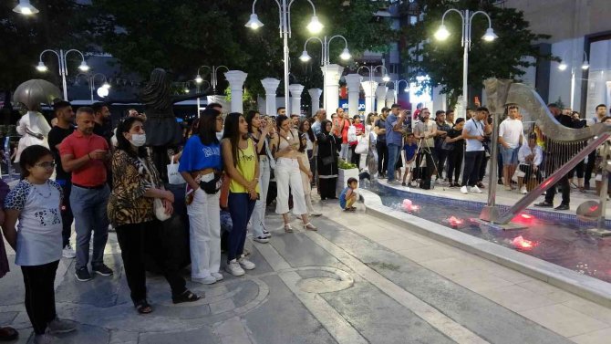 Van’da Mehmetçikten Halka Konser