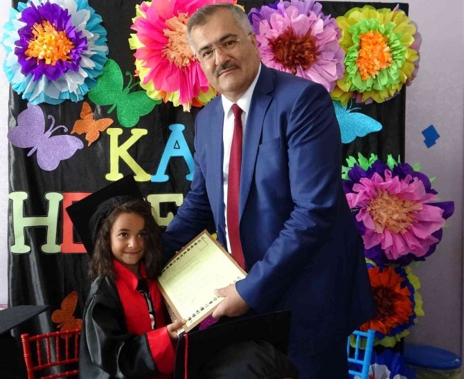 Van’da Öğrencilerin Karne Heyecanı