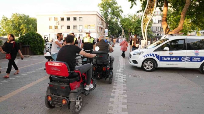 Gazipaşa Caddesi’nde Motosiklet Denetimi