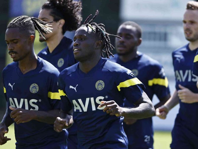 Fenerbahçe’de Bruma İlk Antrenmanına Çıktı