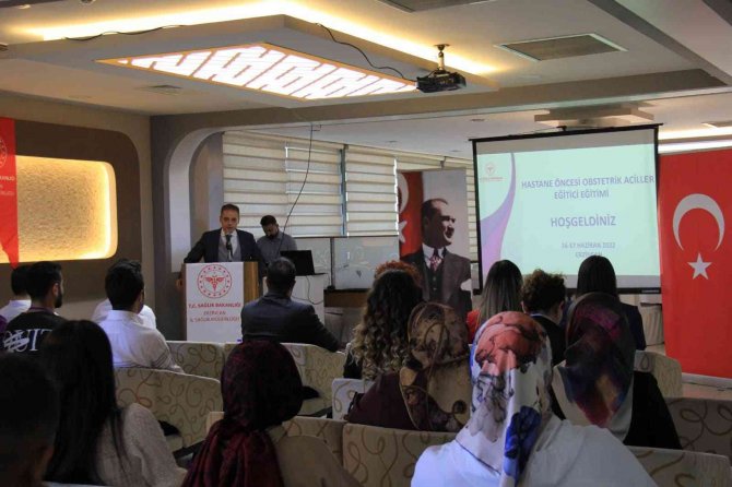 Erzincan’da, Hastane Öncesi Obstetrik Aciller Eğitici Eğitimi Verildi