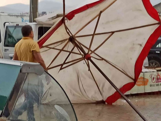 Afyonkarahisar’da Şiddetli Yağmur Ve Rüzgar Hayatı Olumsuz Etkiledi