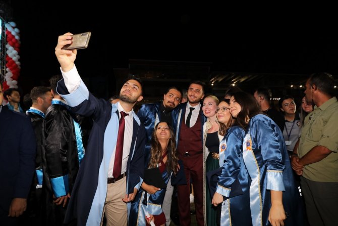 Akdeniz Üniversitesi’nden 10 Bin Öğrenci Törenle Mezun Oldu