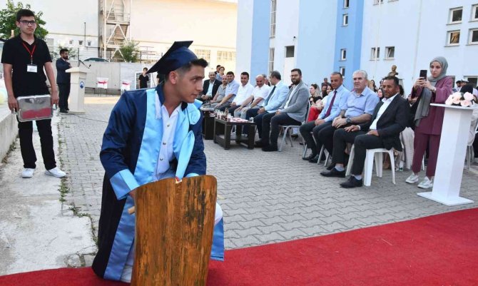 Altınova Denizcilik Lisesi’nde Mezuniyet Coşkusu