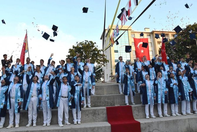 Altınova Denizcilik Lisesi’nde Mezuniyet Coşkusu