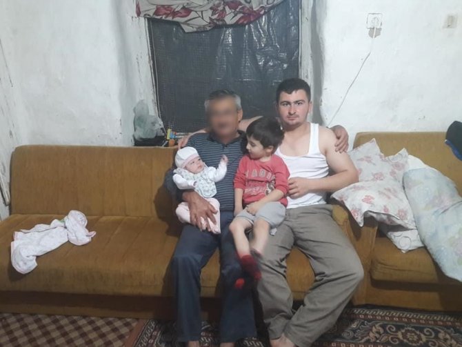 Cinnet Geçiren Babaları Tarafınan Öldürülen İki Kardeşin Cenazeleri Evden Alındı