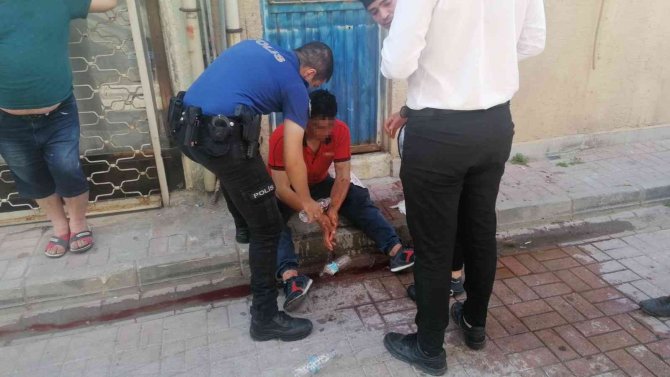 Kadınların Görüntü Ve Fotoğraflarını Çektiği İddia Edilen Şüpheliye Meydan Dayağı